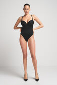 תמונת כל הלוק של SKIMS ULTIMATE BODY THONG BODYSUIT